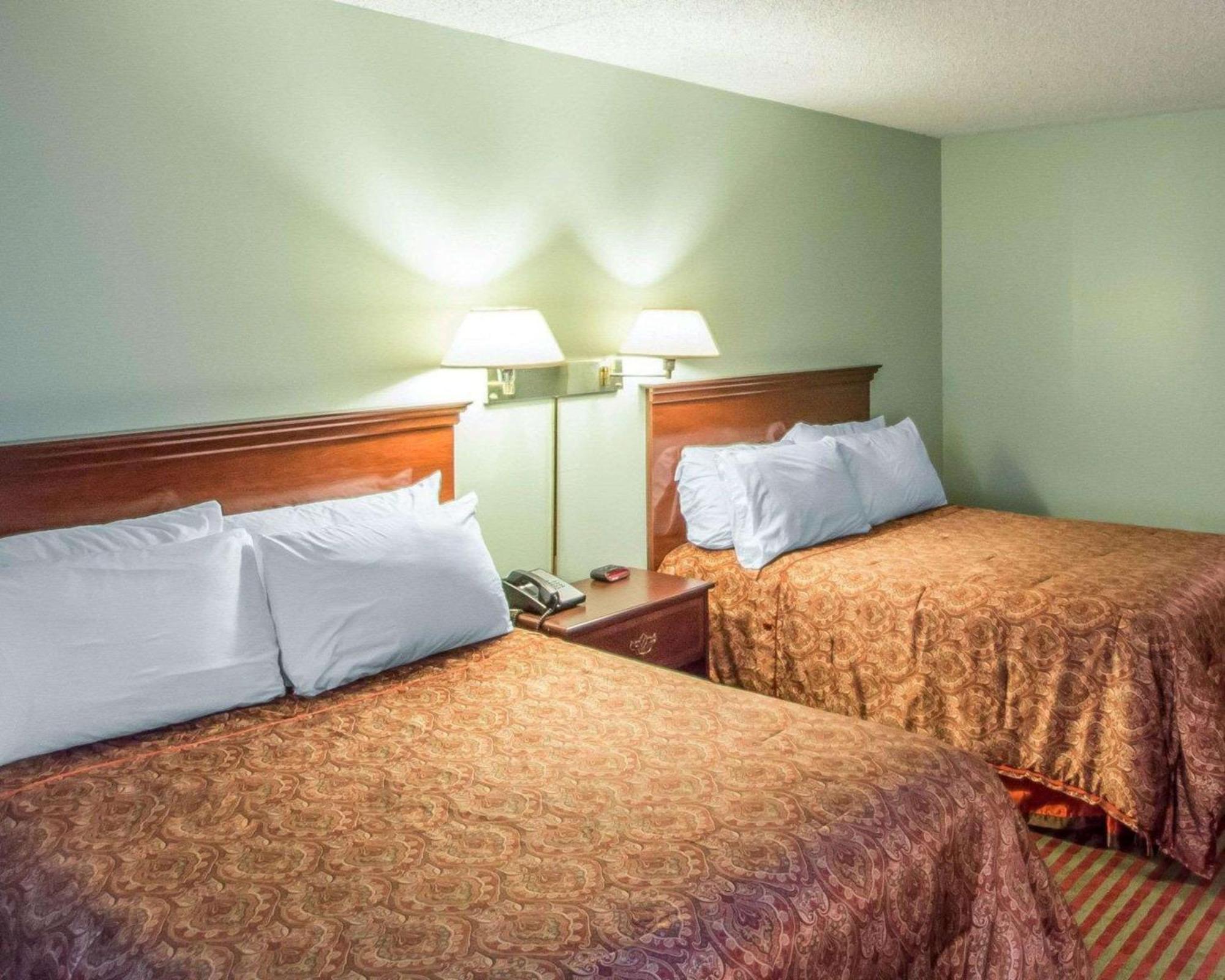 Rodeway Inn Lakeville Exterior foto