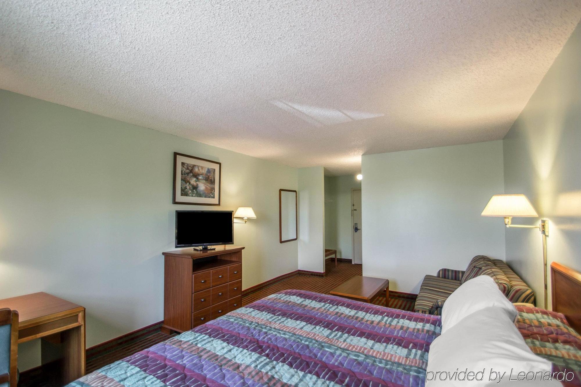 Rodeway Inn Lakeville Exterior foto
